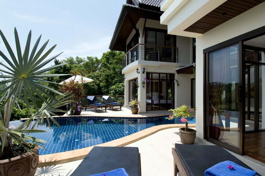 Villa with pool